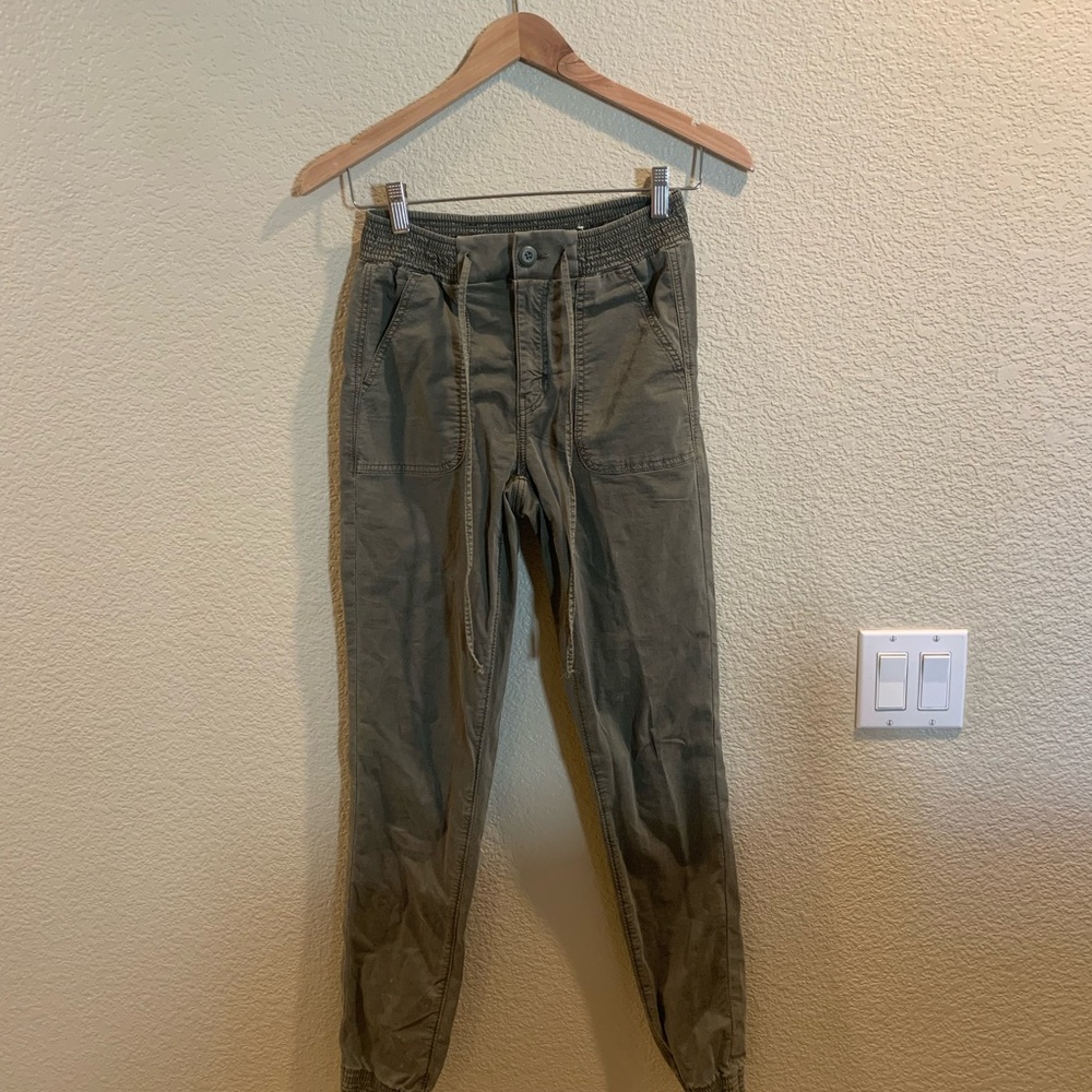 American Eagle Outfitters Green Skinny Jeans with Sleek Fit